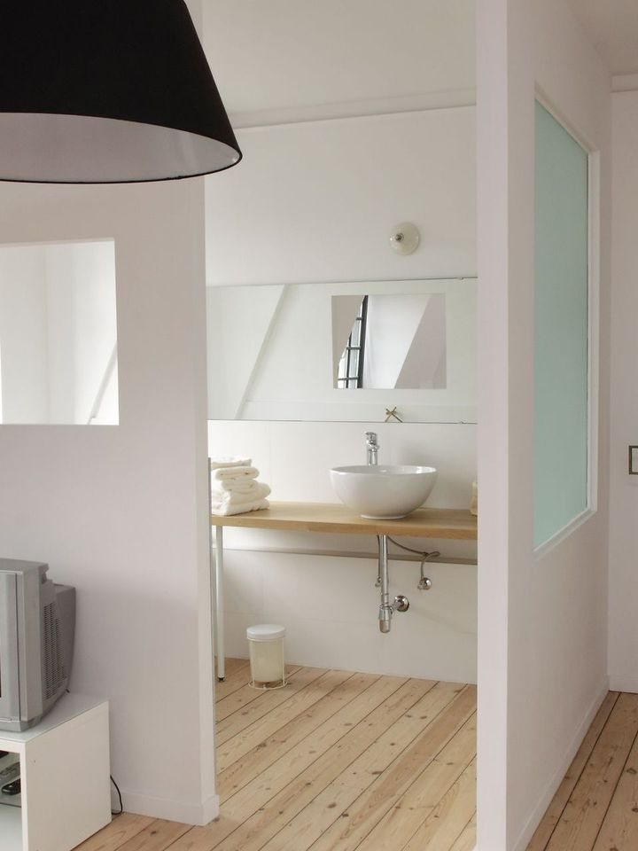 Salle de bains blanche