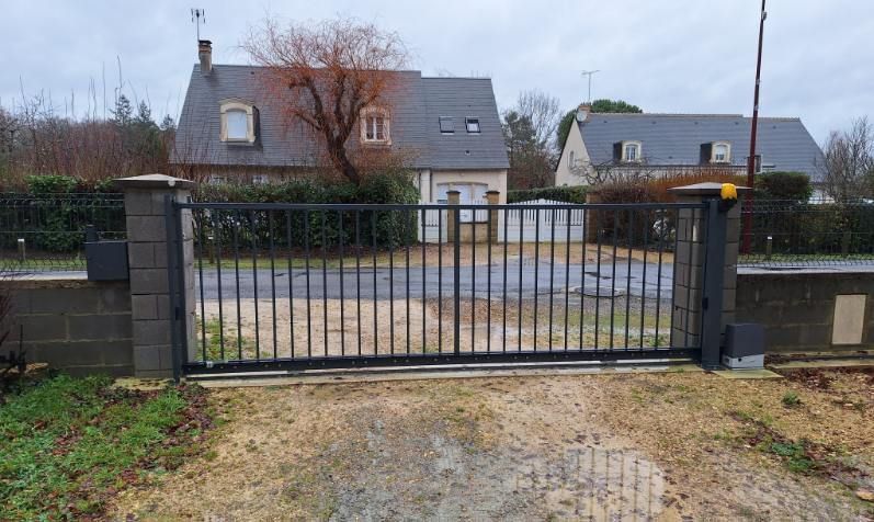 Portail en métal noir