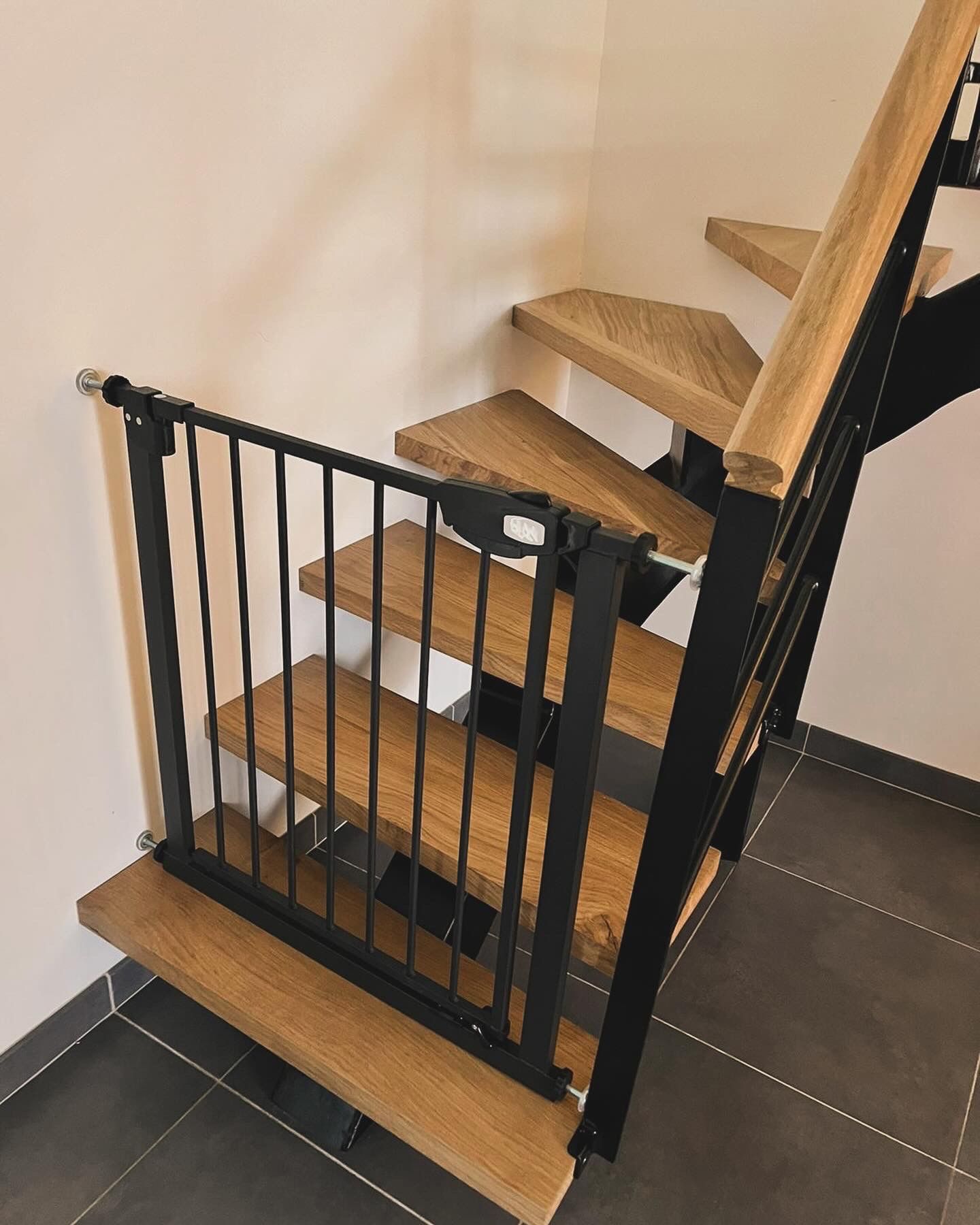 Escalier avec une porte
