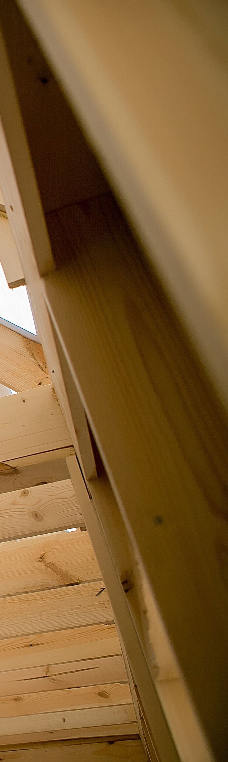 Poutres en bois d'une charpente de toit.