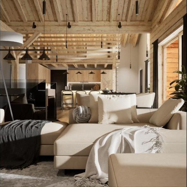 Un salon avec un canapé, des chaises et une grande fenêtre.