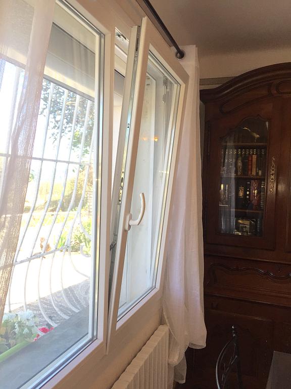 fenêtre à ouverture verticale