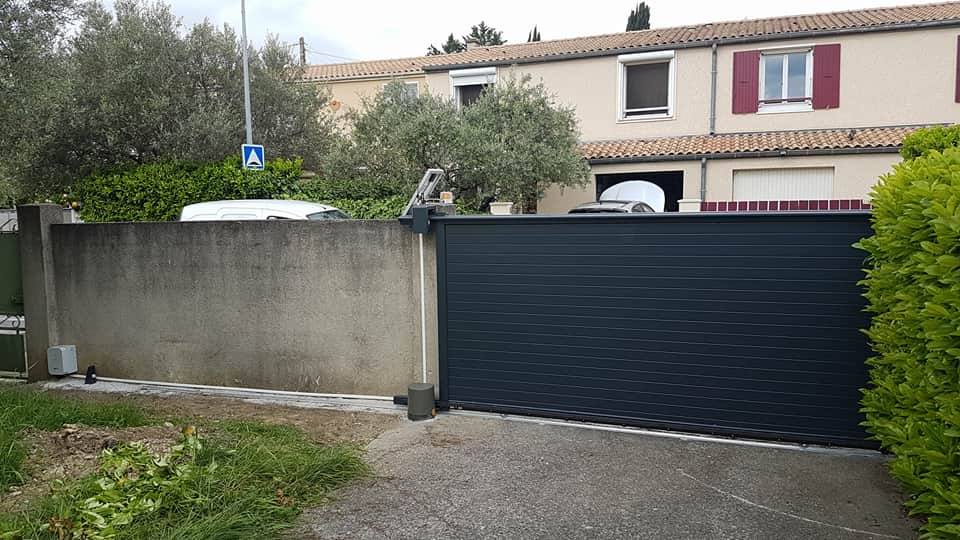 portail PVC motorisé