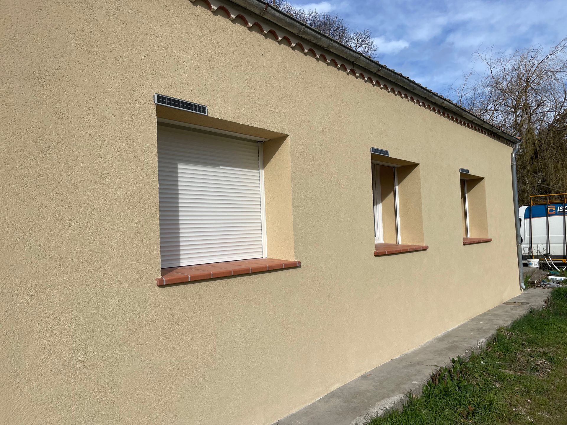 Installation de volets roulants sur-mesure ITE de Bubendorff