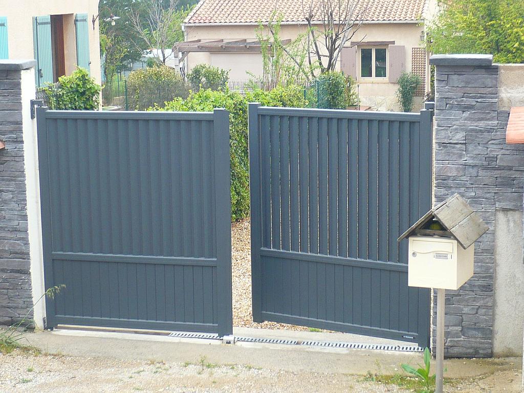 portail aluminium gris