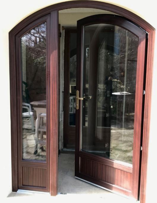 porte fenêtre armature bois ouverte