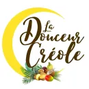 La Douceur Cr&eacute;ole avec texte en cursive marron, croissant de lune jaune et illustrations de fruits tropicaux.