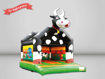 Der Hüpfburgexperte Farmdesign, mit einer Kuh als Dach.