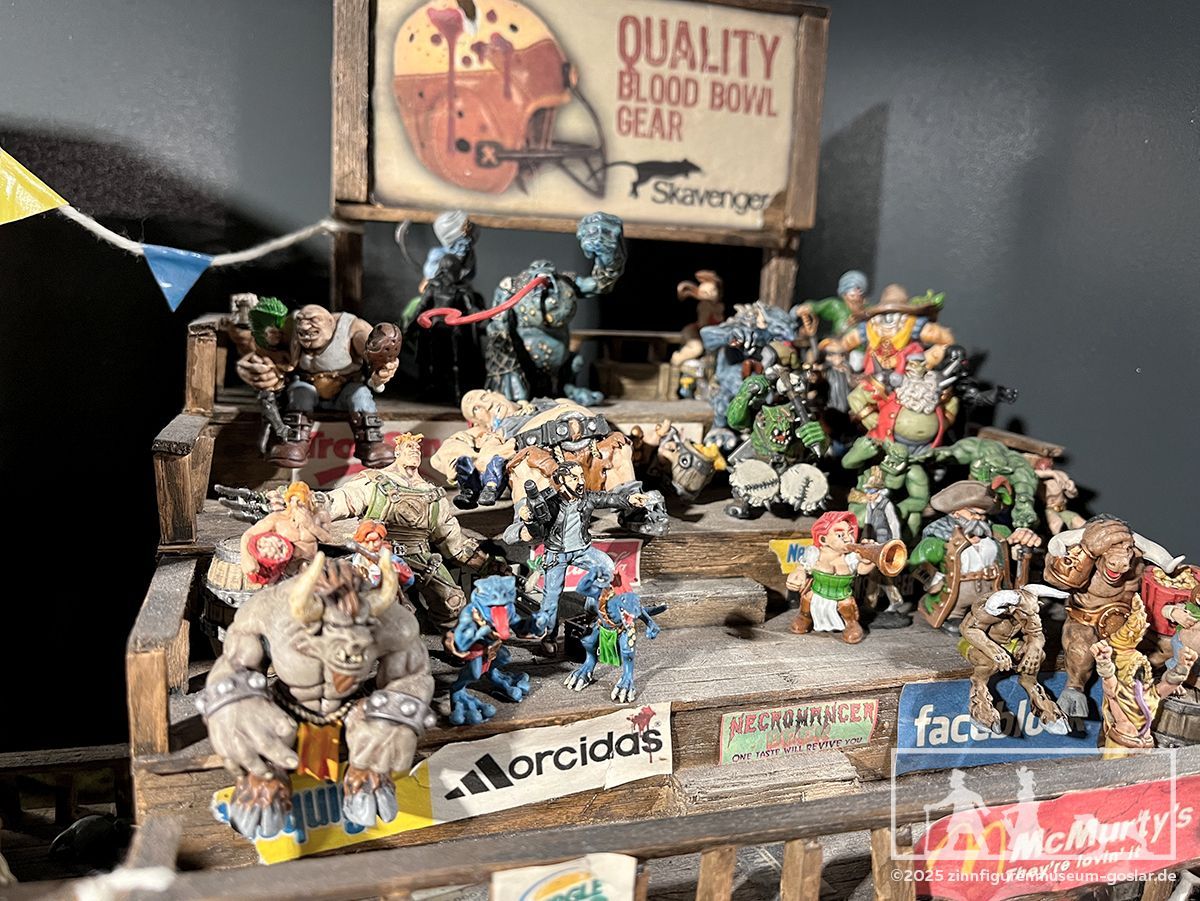 Selbstgefertigte Tribüne zum Tabletop Blood Bowl