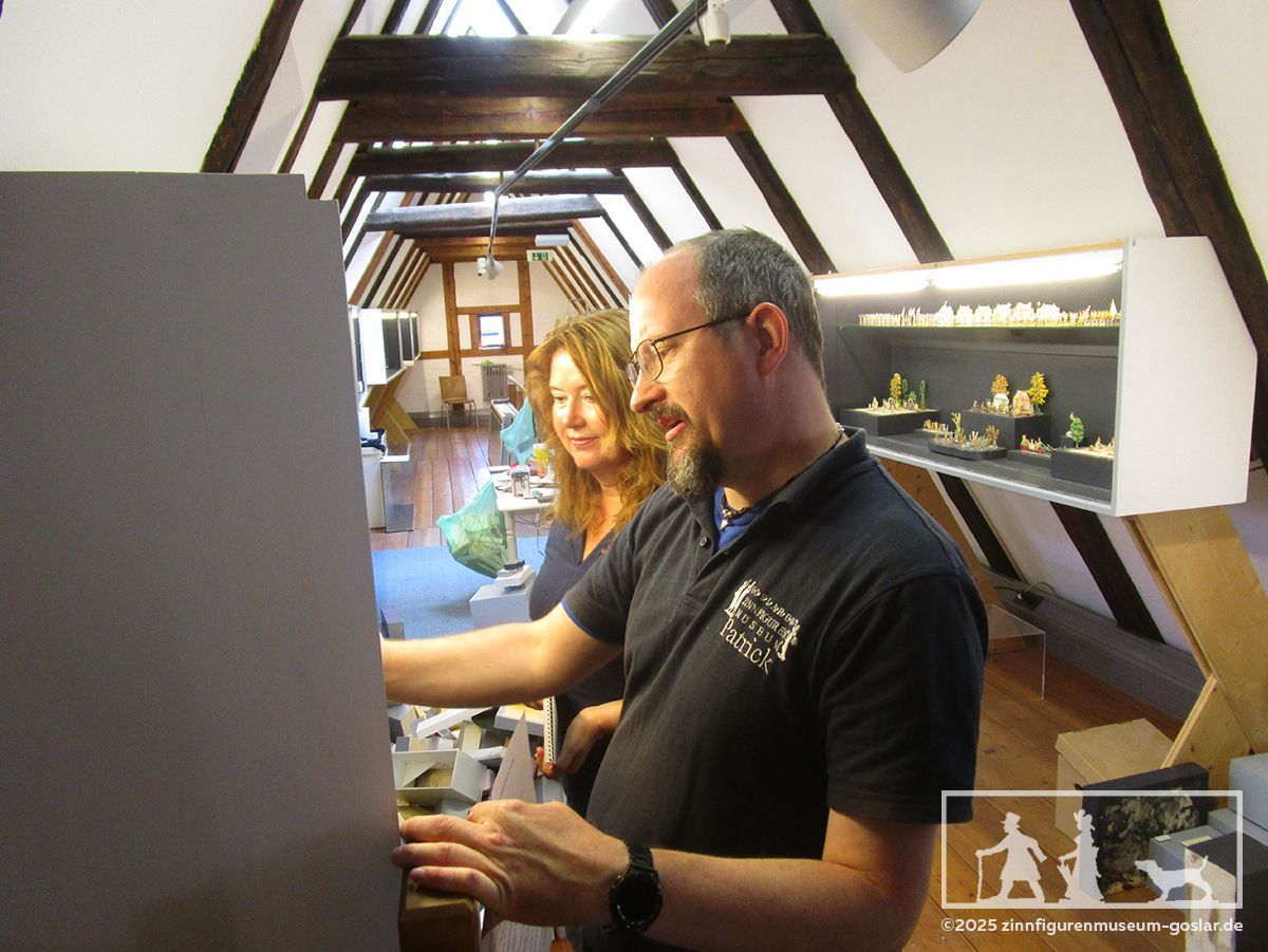 Besuch von Sabine Kempfer von der Goslarschen Zeitung im Zinnfiguren-Museum.