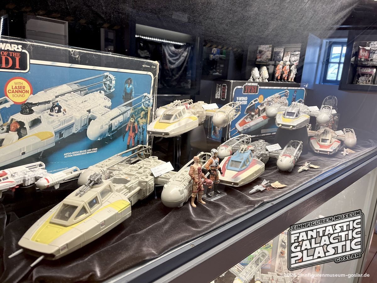 Der erst zu ROTJ erschienene BTL-A4 von Kenner aus dem Jahr 1983 im Vergleich zu seinen Hasbro Nachfolgern bis 2014 aus der Vintage Collection.
