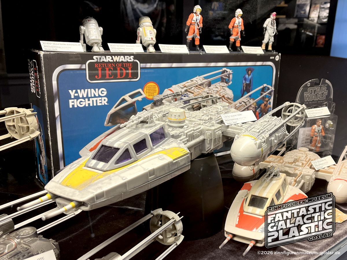 BTL-A4 aus Hasbros Legacy Collection mit Piloten und Droiden.