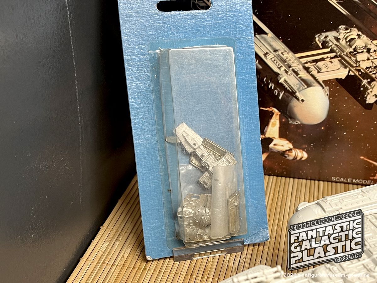 In den frühen 1980er Jahren von dem britischen Comic-Shop Inhaber Tony James in Eigenregie unter dem Namen 'Comet' produzierter Zinnbausatz in zeitgemäßer schlichter Blisterverpackung.