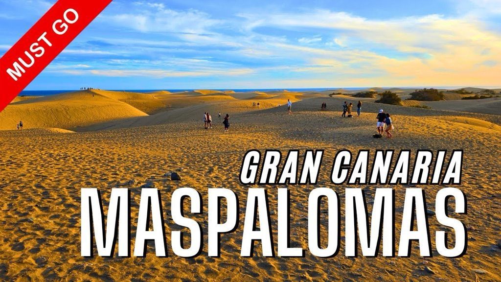 Dunas de arena dorada de Maspalomas en Gran Canaria bajo un cielo brillante con el texto 