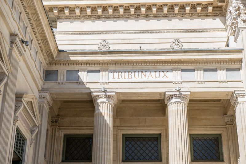 Entrée d'un tribunal