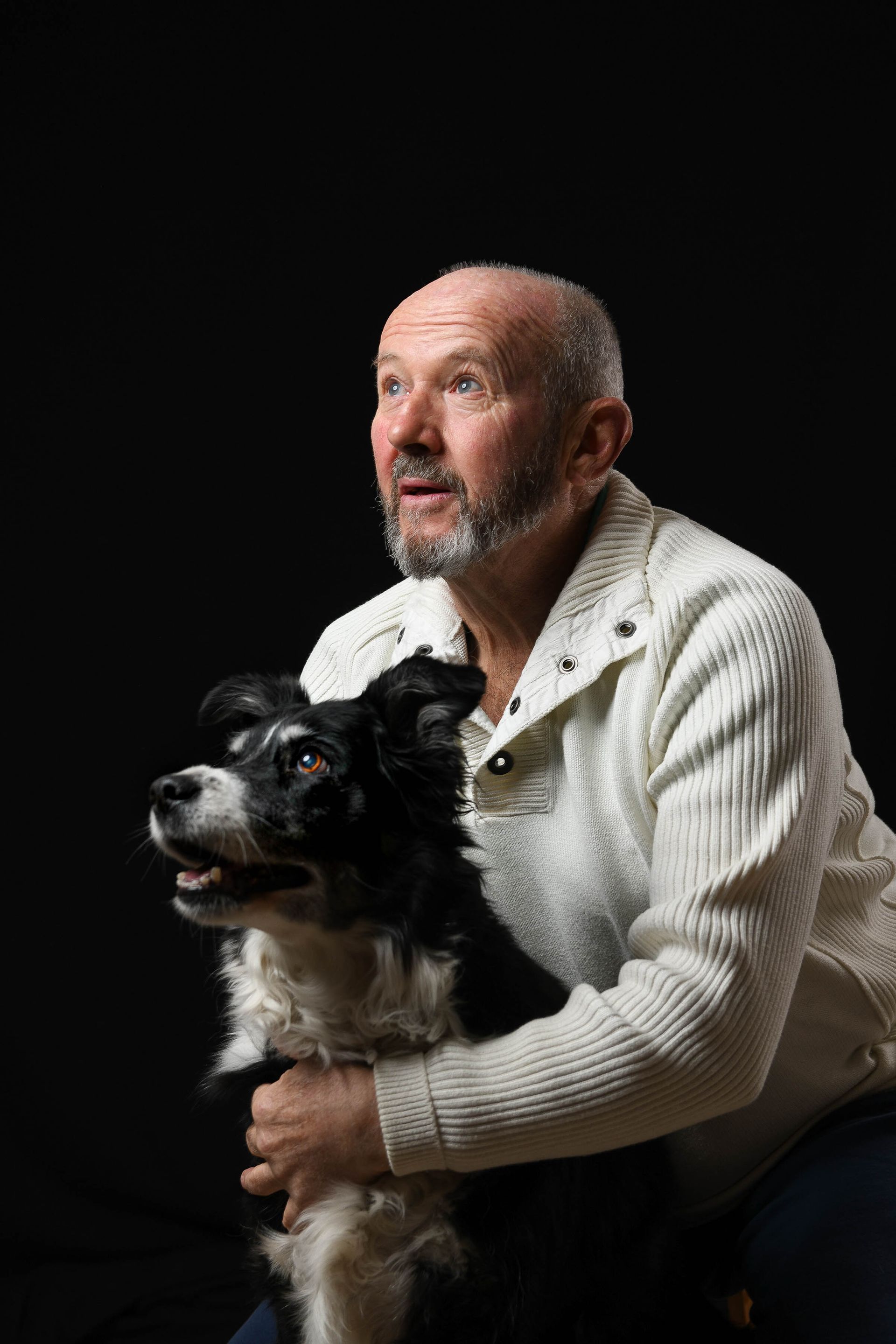Portrait d'un maître et de son chien type chien de berger