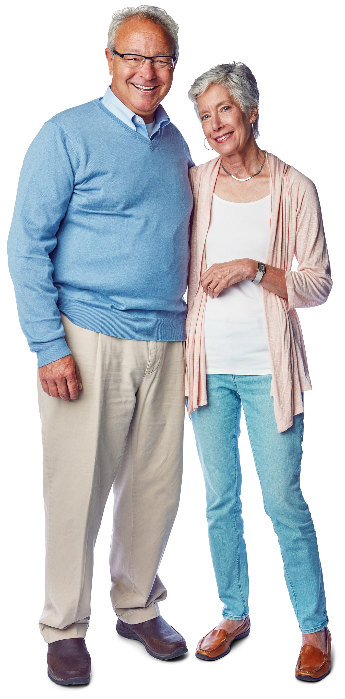 Un couple de personnes âgées au grand sourire