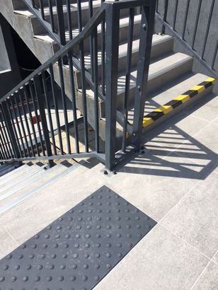Carrelage usine.