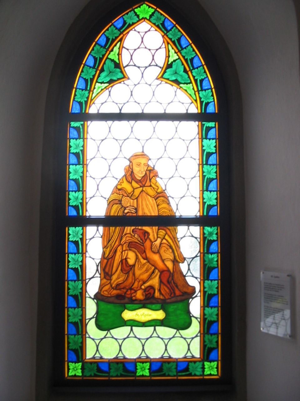 sakrale Glasmalerei mit Mönchsmotiv