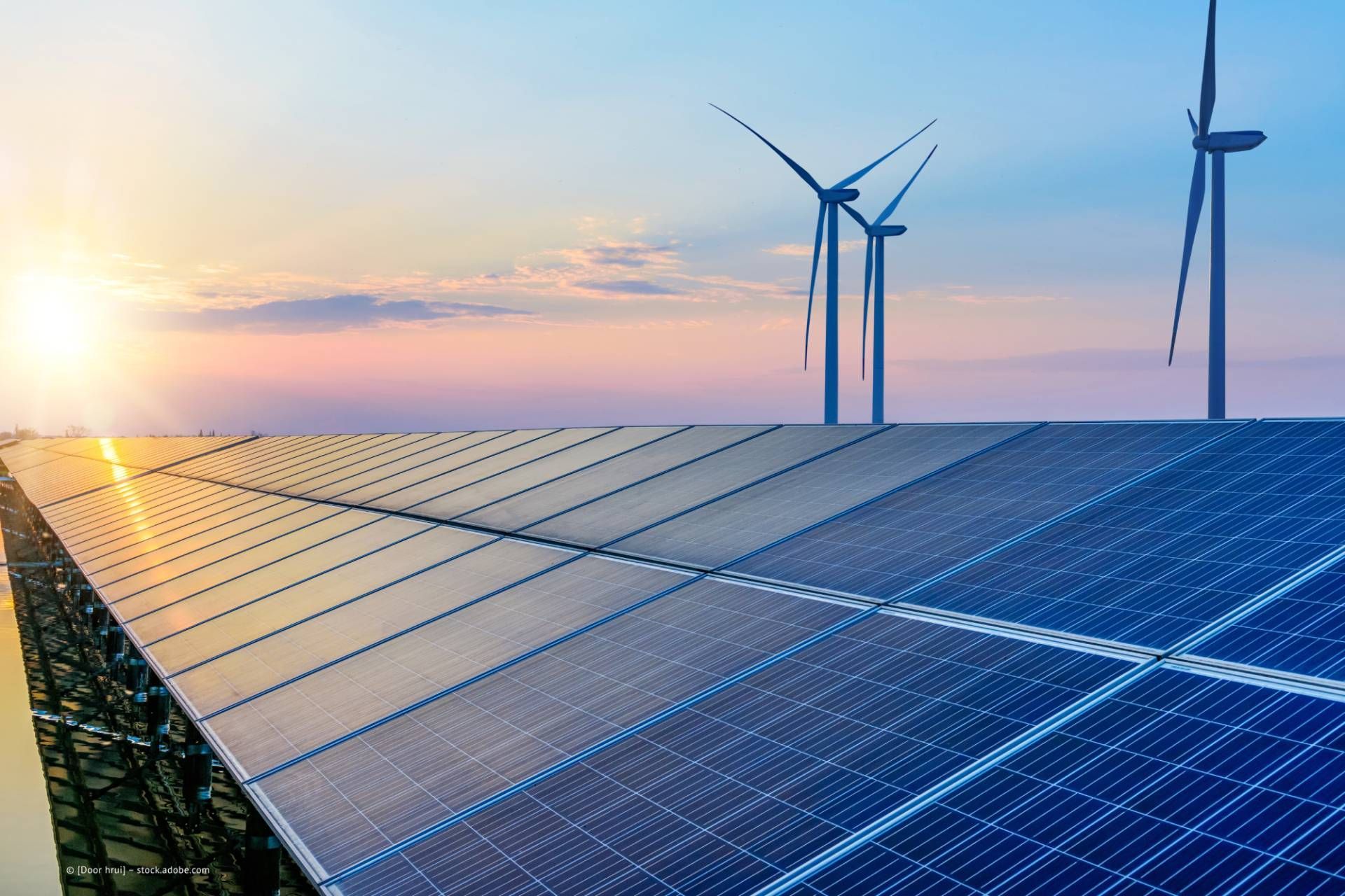 Solaranlage und Windkrafträder