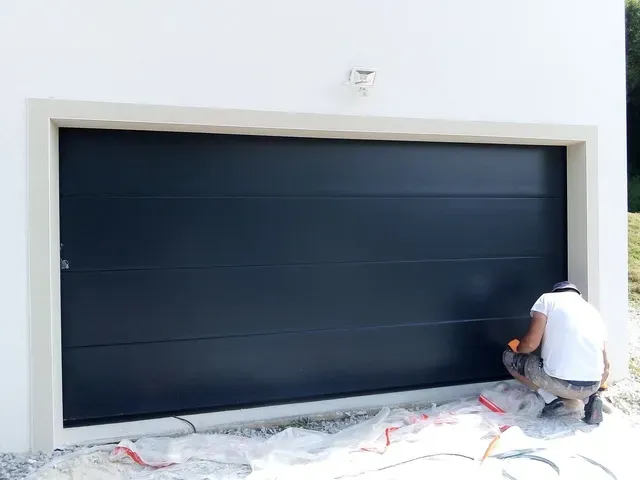 Ravalement de façades - porte de garage
