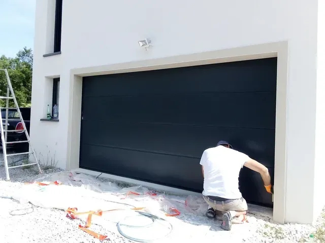 Traitement de la façade - porte de garage