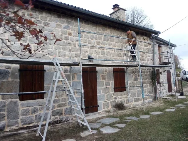 Une façade de maison en pierre à Saint-Etienne