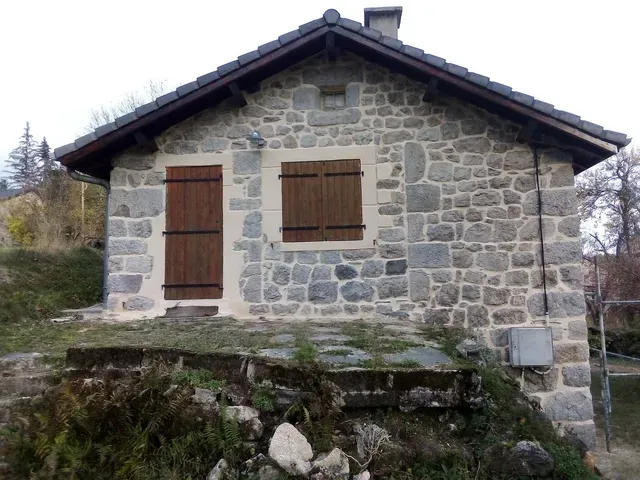 Maison en pierre à Saint-Etienne