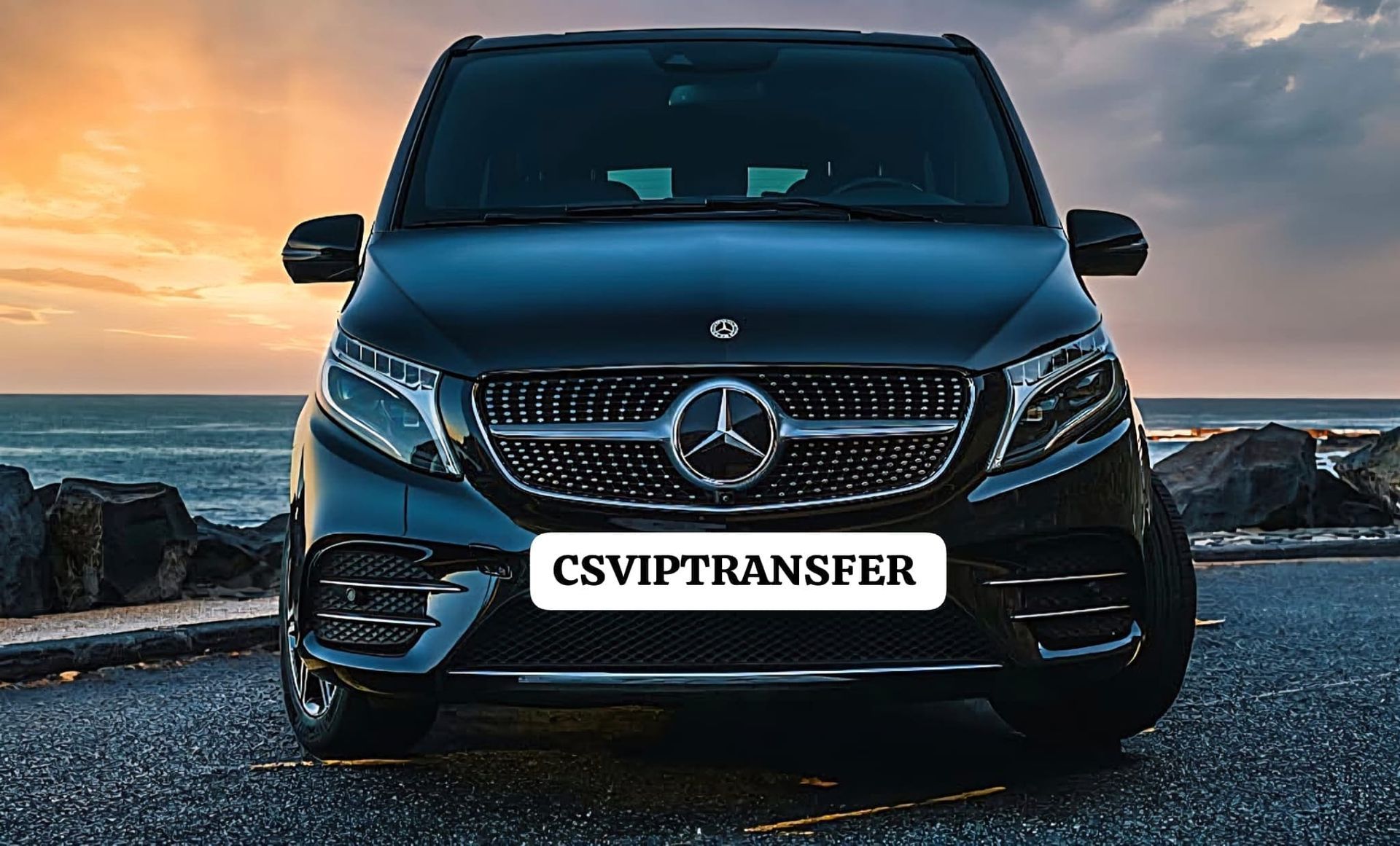 Furgoneta Mercedes negra con 