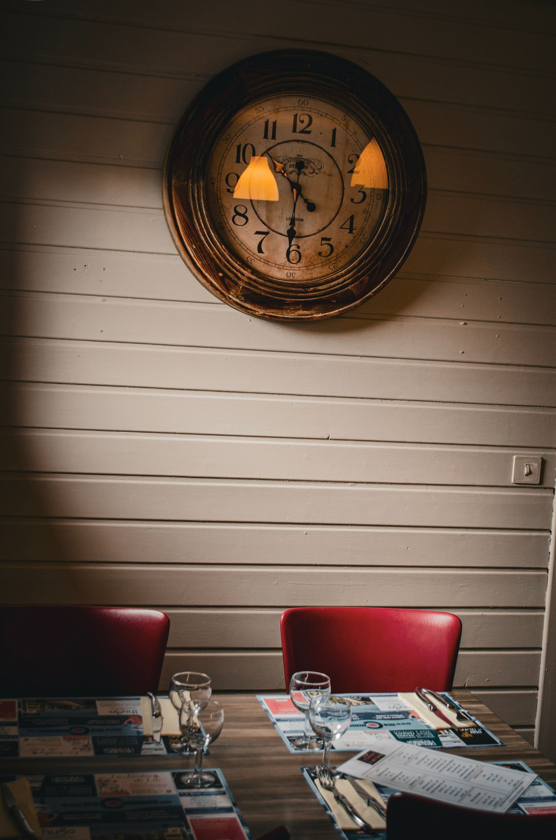 Une salle de restaurant