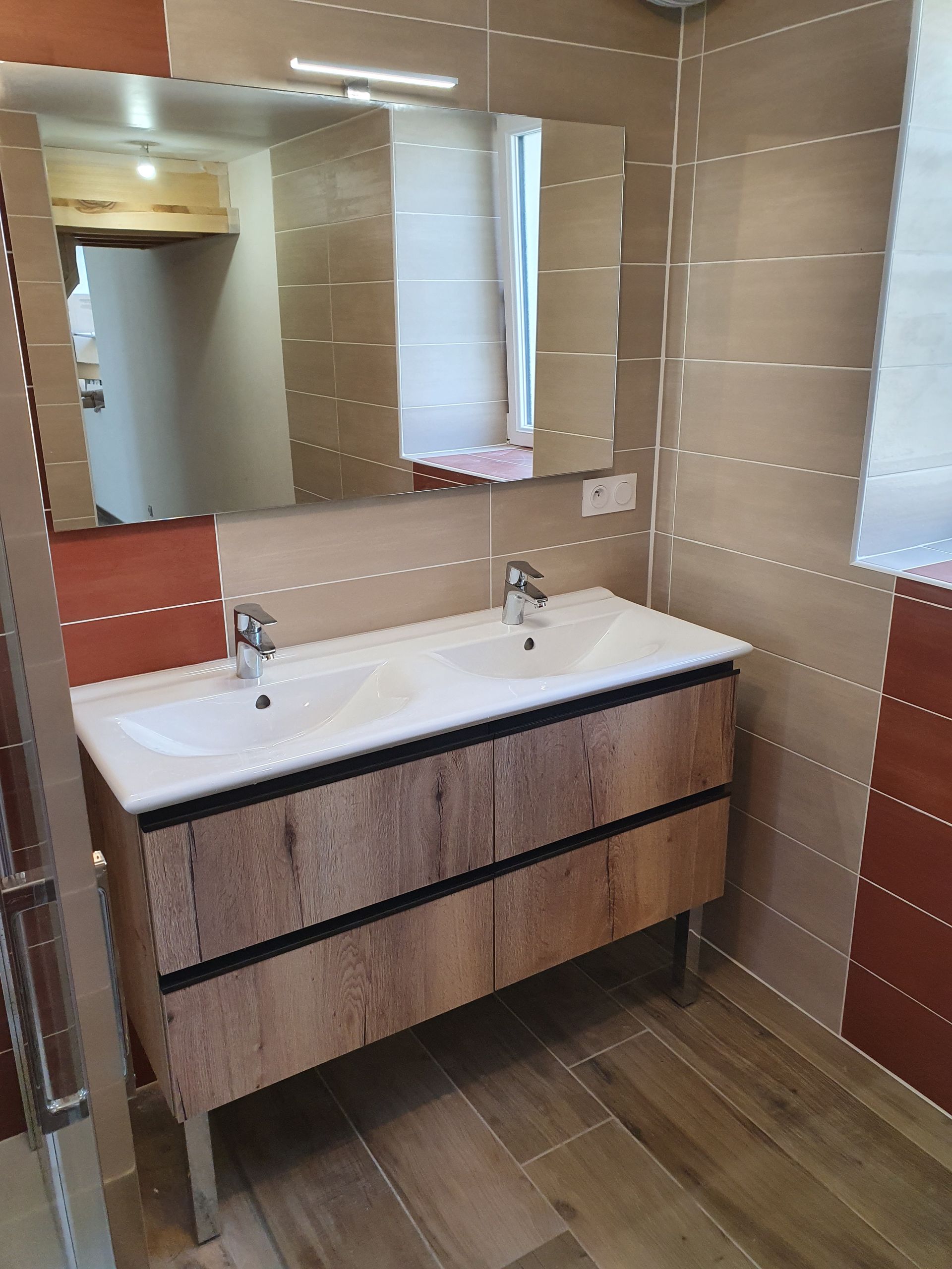 Salle de bains et meuble sous vasques