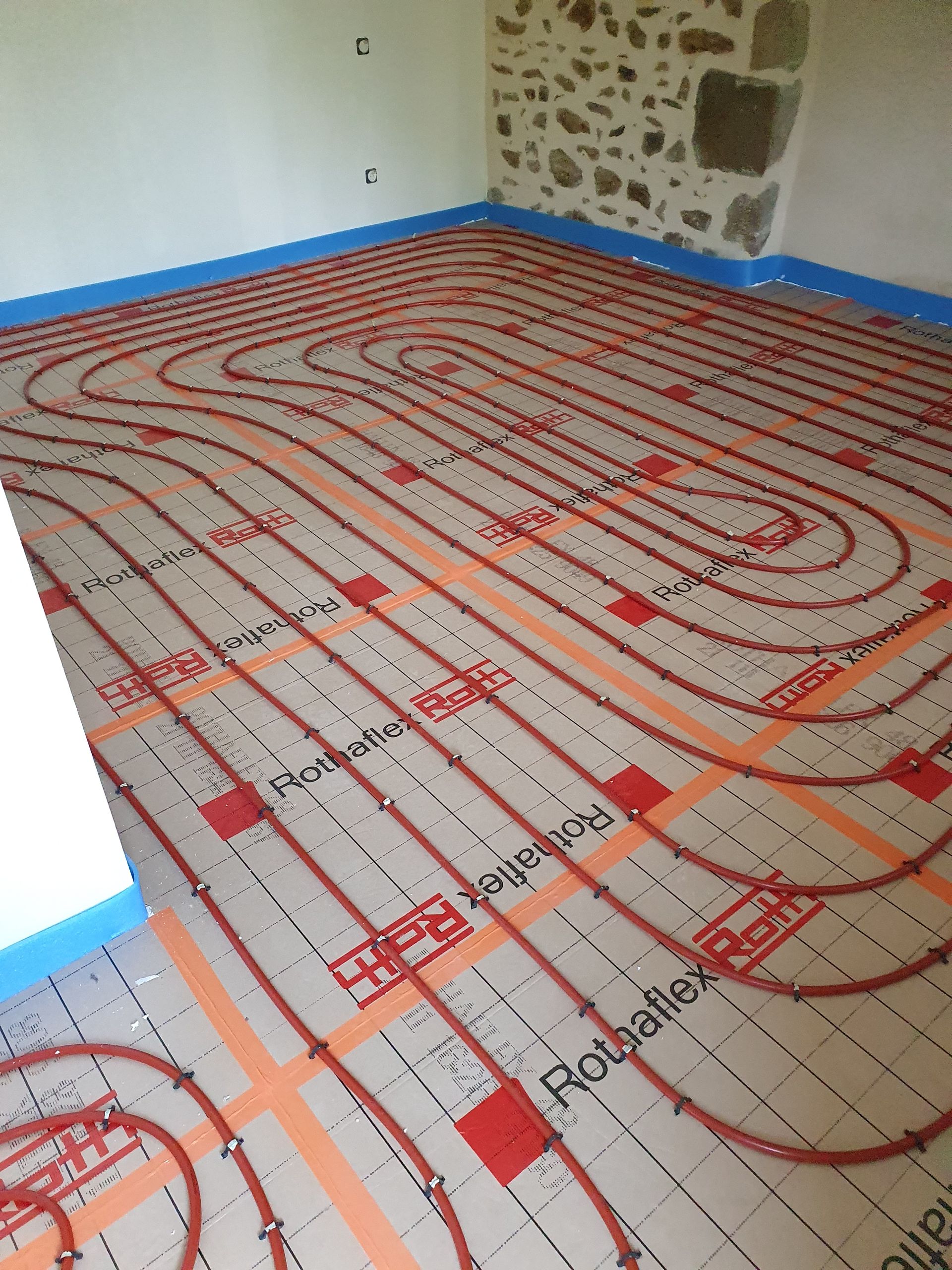 Plancher chauffant près de la colonne