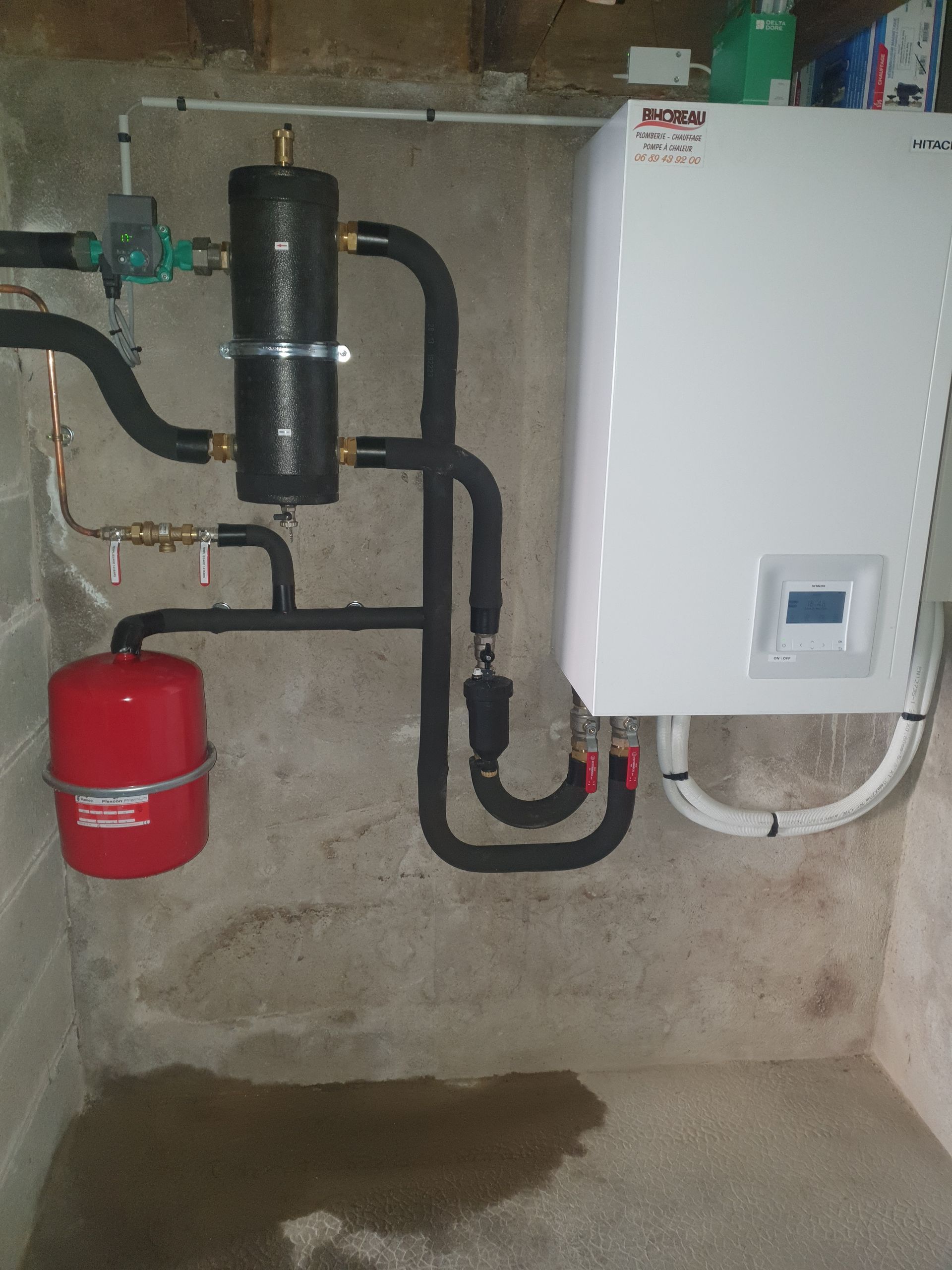 Chaudière sur un mur béton