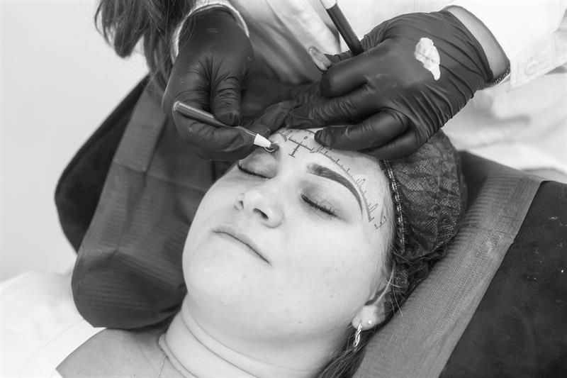 Augenbrauen Skizzierung