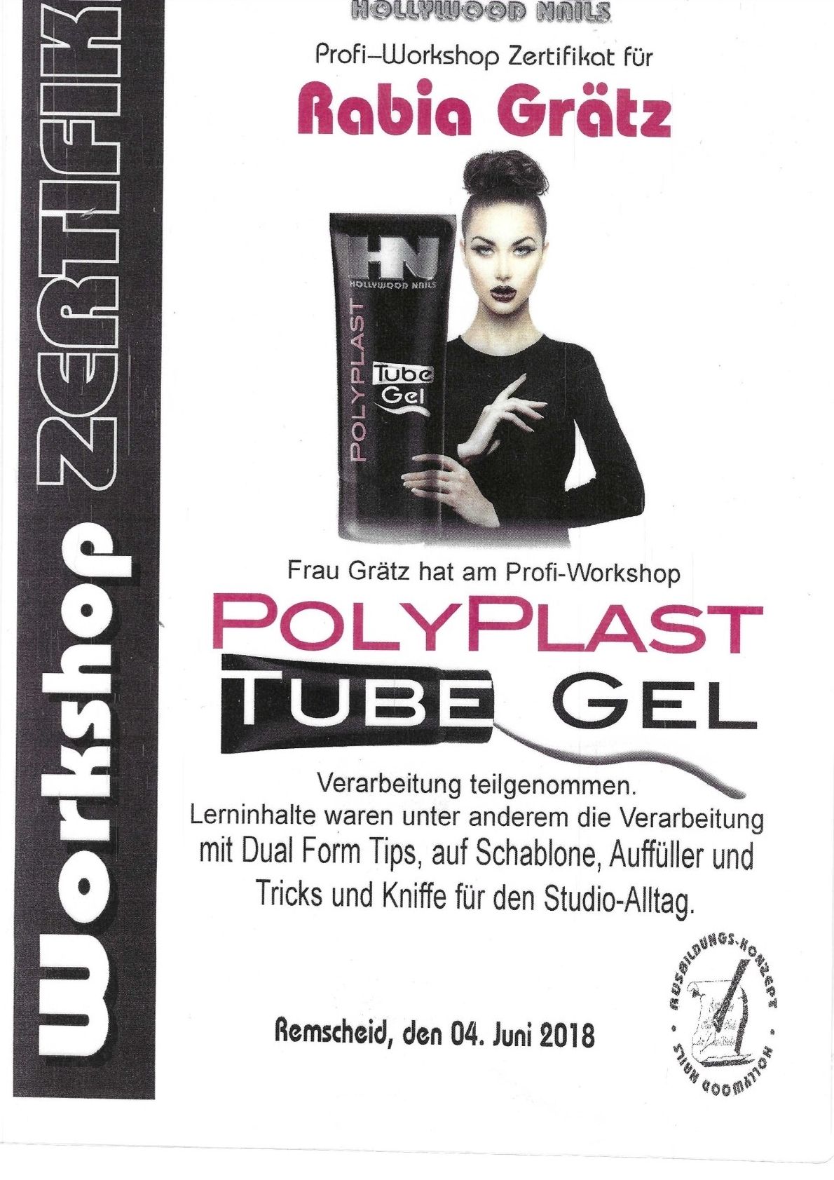 Eine Frau hält eine Tube Polyplast-Tubengel