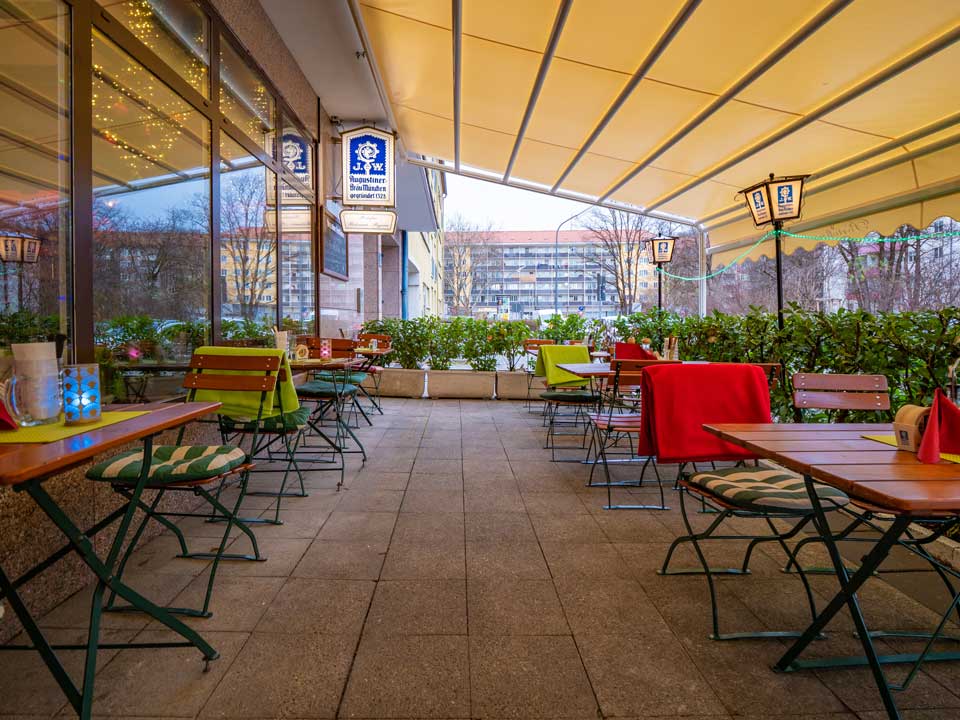 outside tables and chairs