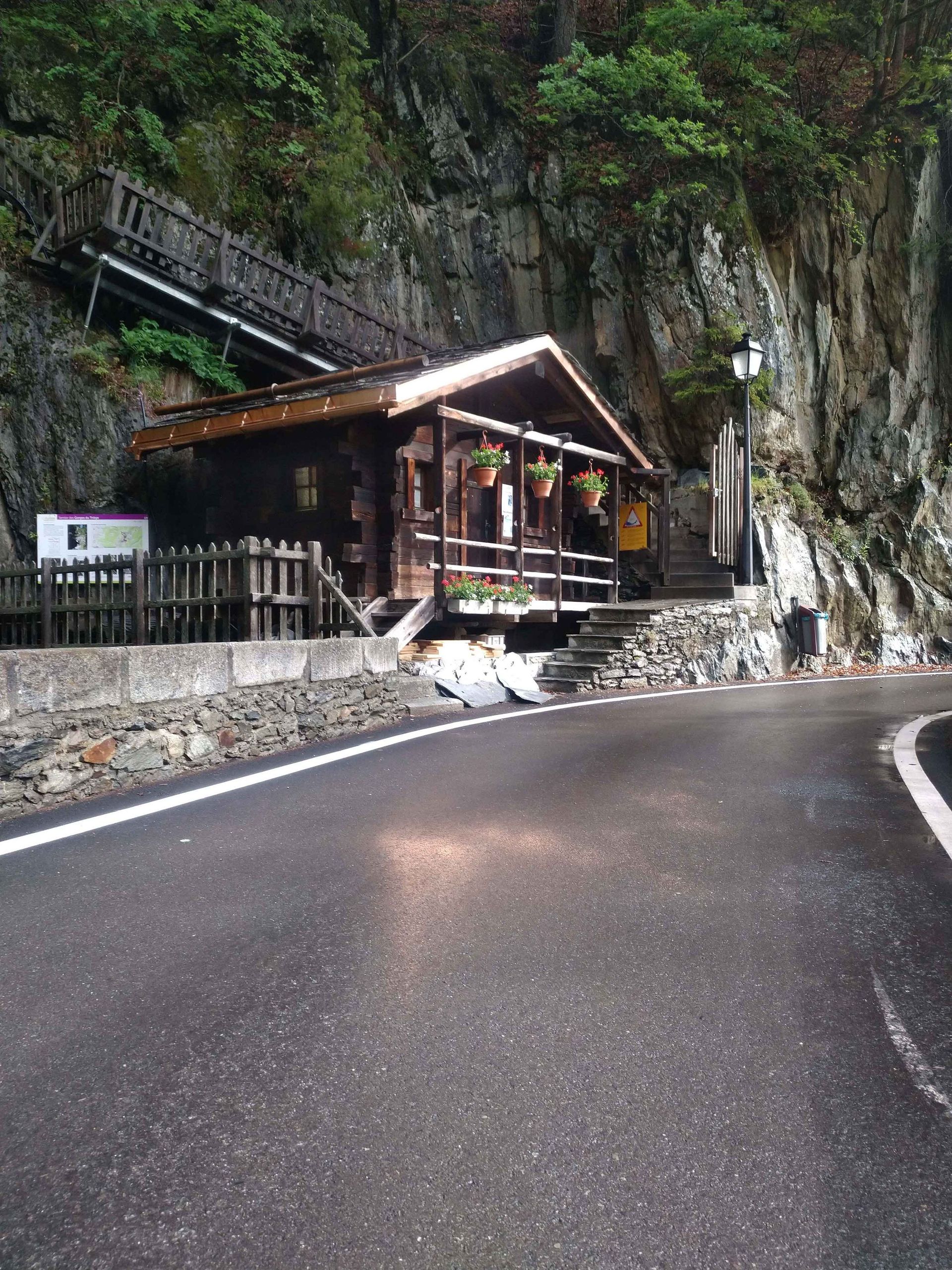 Pittino Sàrl - conseils et réalisations - sanitaire, chauffage, ferblanterie, couverture de toit et solutions écologiques