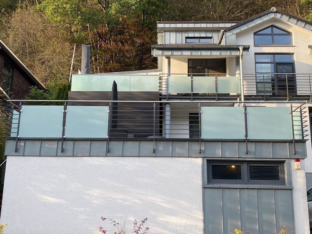 Balkone, Balkonanlagen, Geländer, Metallbau und Treppenbau in Engelskirchen bei Köln in Nordrhein-Westfalen