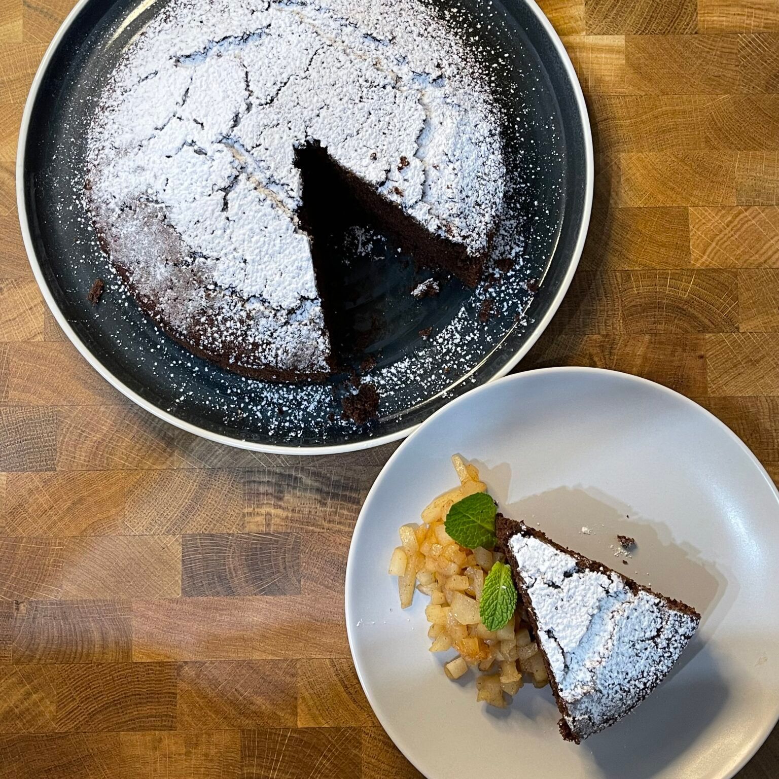 Torta vegana al cioccolato e pere