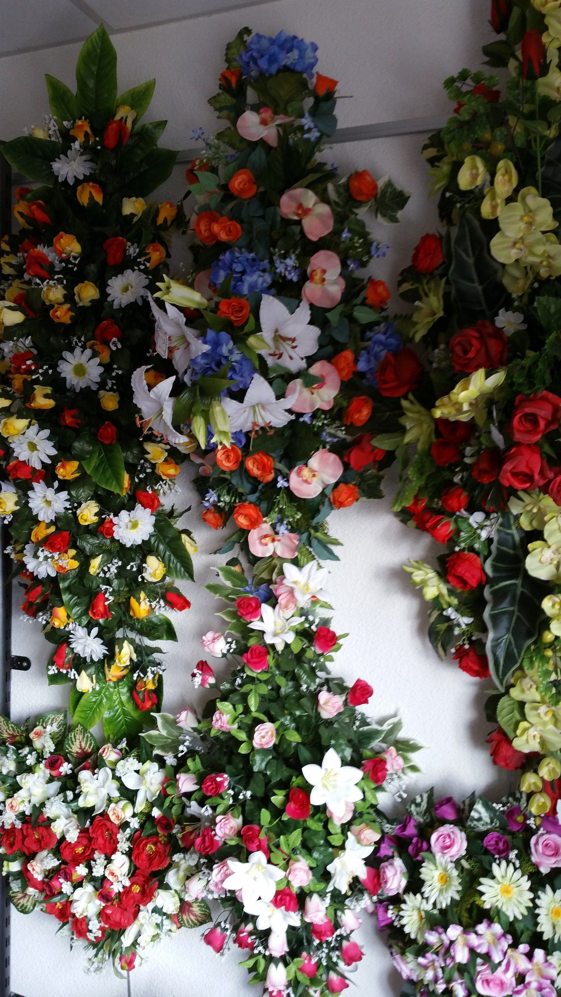 Fleurs artificielles pour décès à Thiers