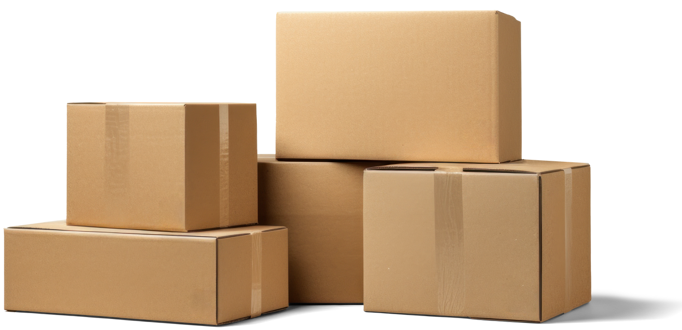Trois cartons d’expédition empilés et éparpillés.