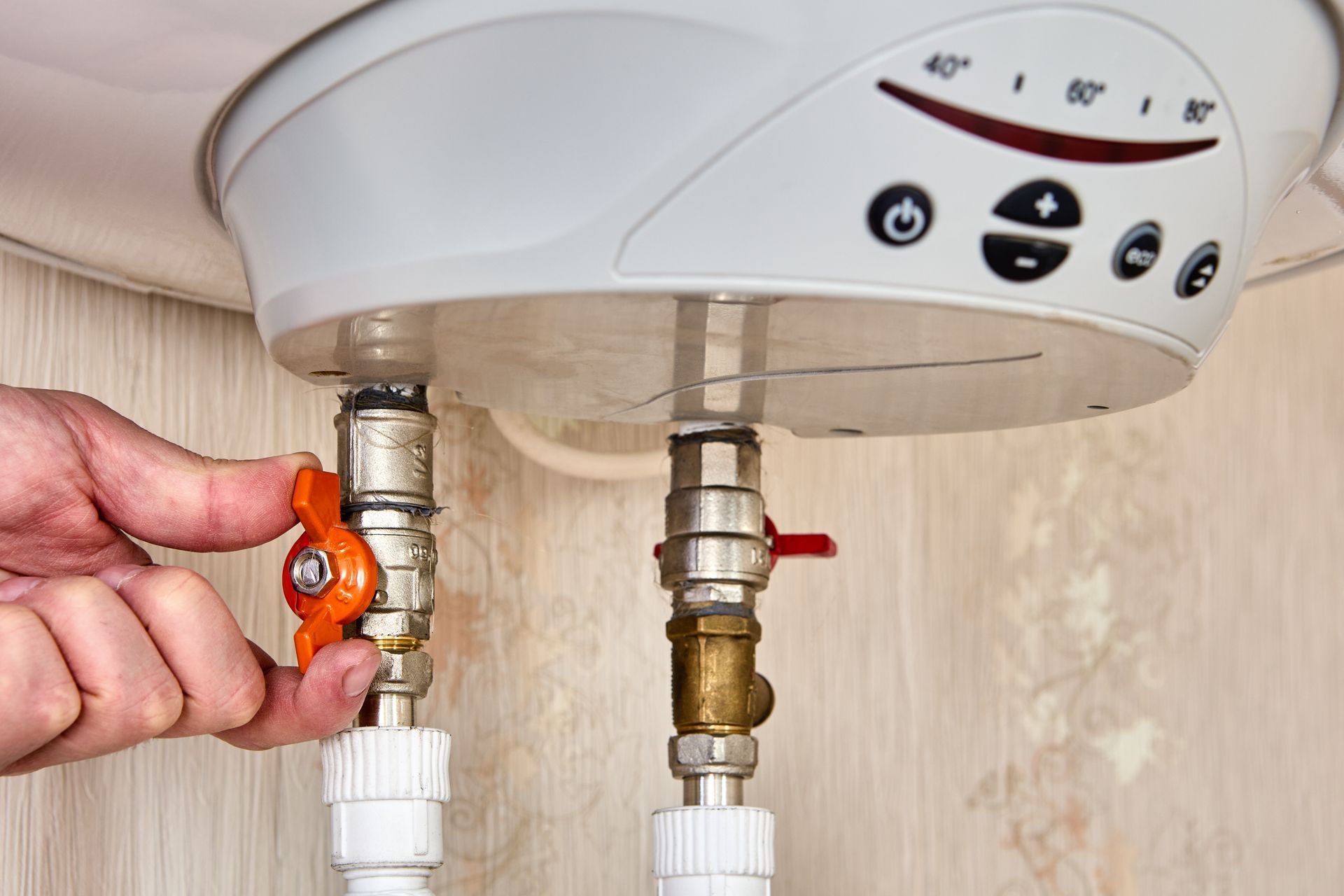Une intervention sur un chauffe-eau.