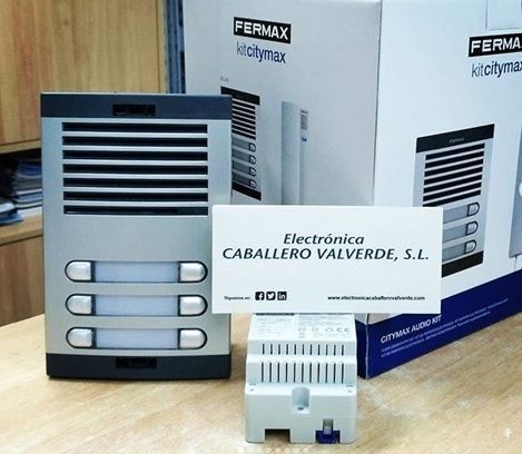 Una tarjeta que dice electronica caballero valverde