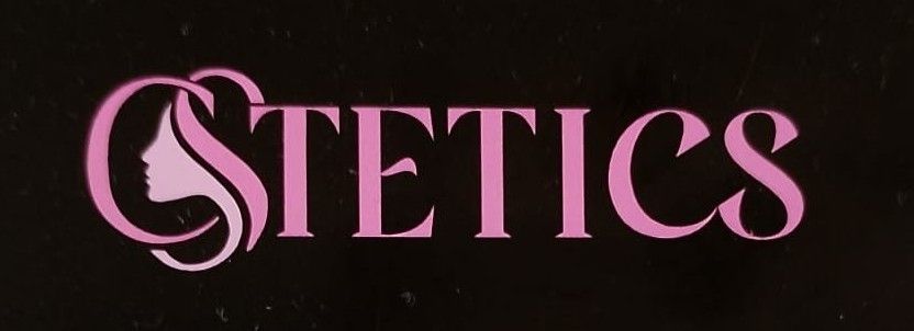Un logotipo rosa estilizado que presenta un perfil de silueta integrado en la letra C, seguido del texto "STETICS".
