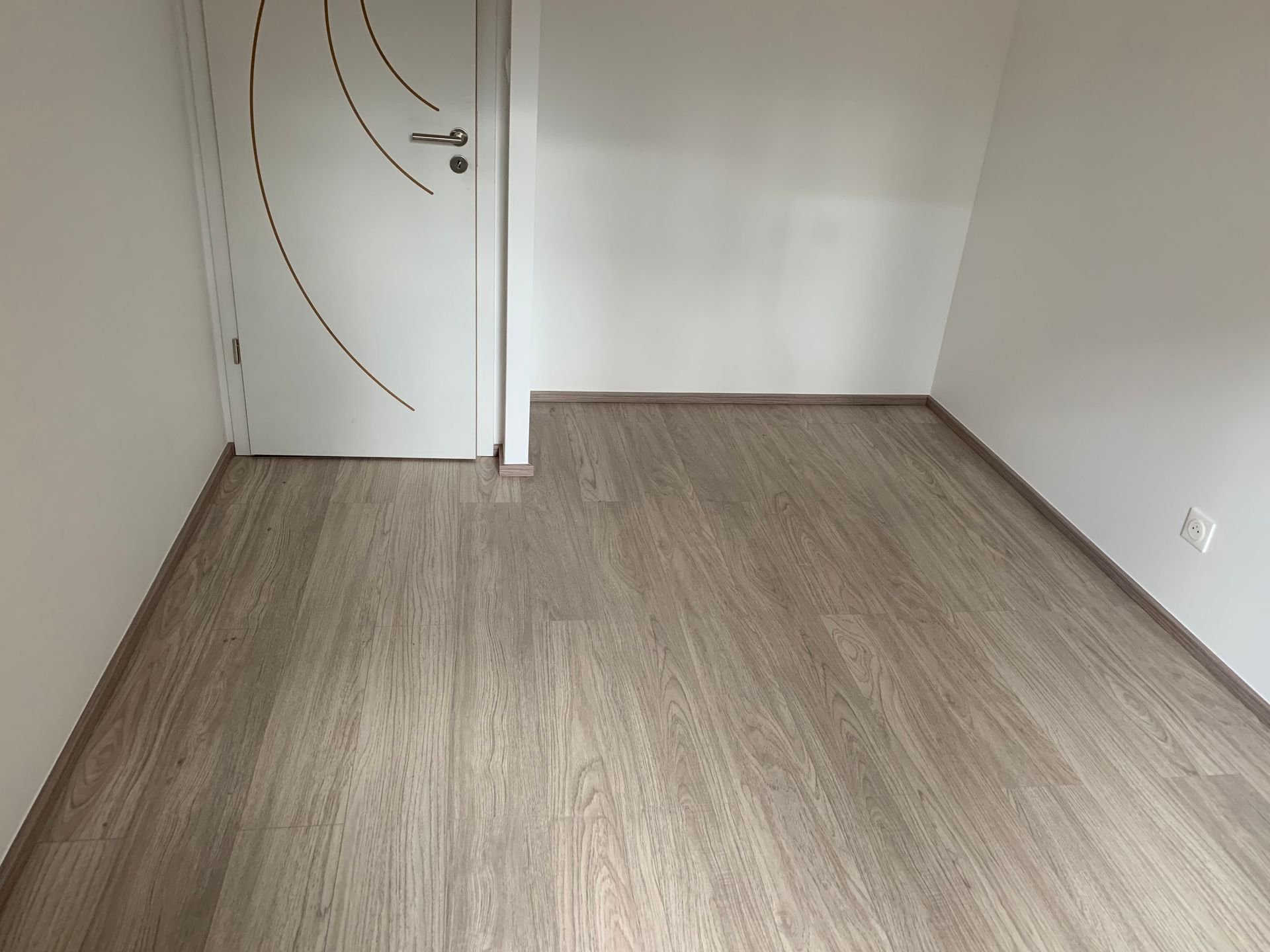 Photo de travaux de revêtement de sol, pose de parquet