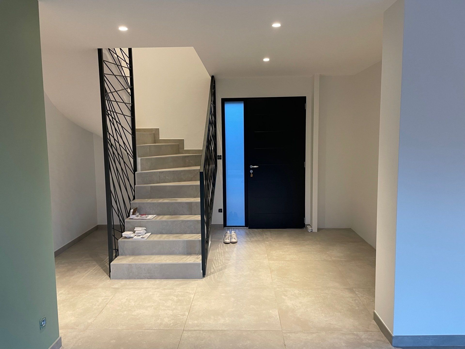 Photo revêtement de sol, escalier beton dans un hall d'entrée