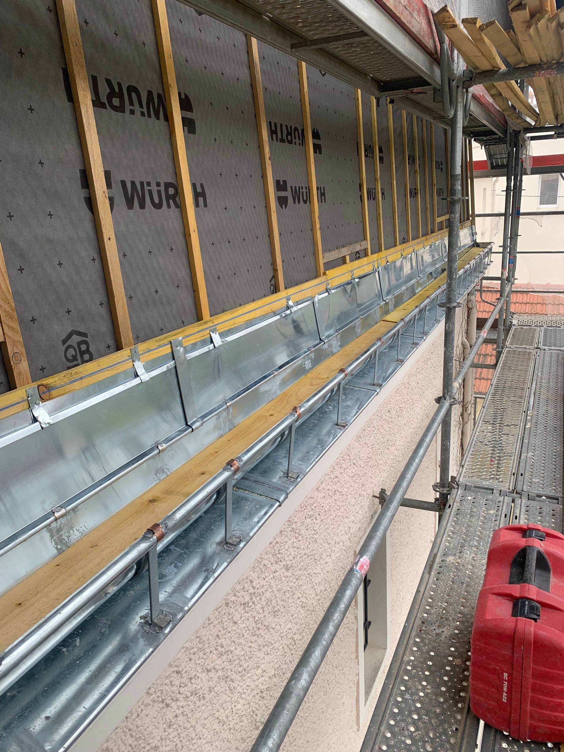 Pose d'un chéneau en zinc