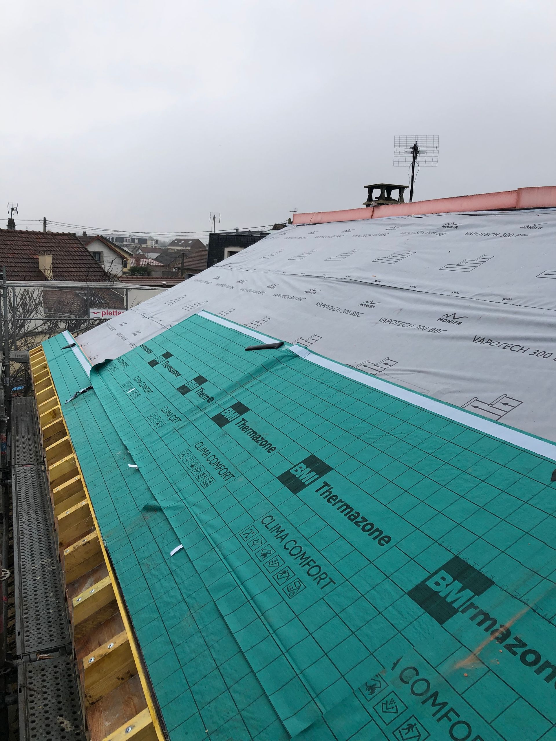 Réalisation d'une isolation par l'extérieur avec la méthode du sarking