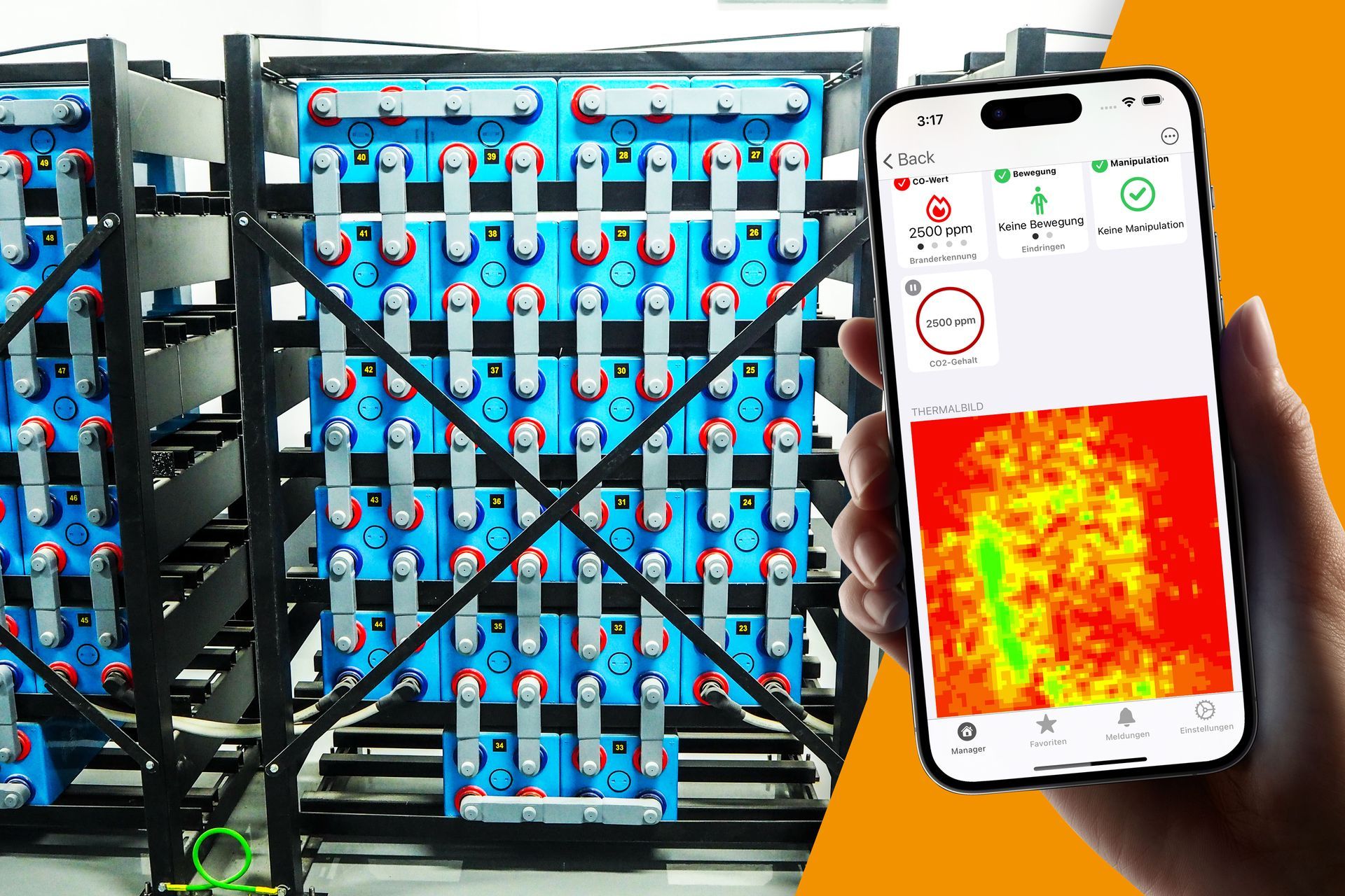 Eine Person hält ein Mobiltelefon vor eine Reihe von Batterien.
