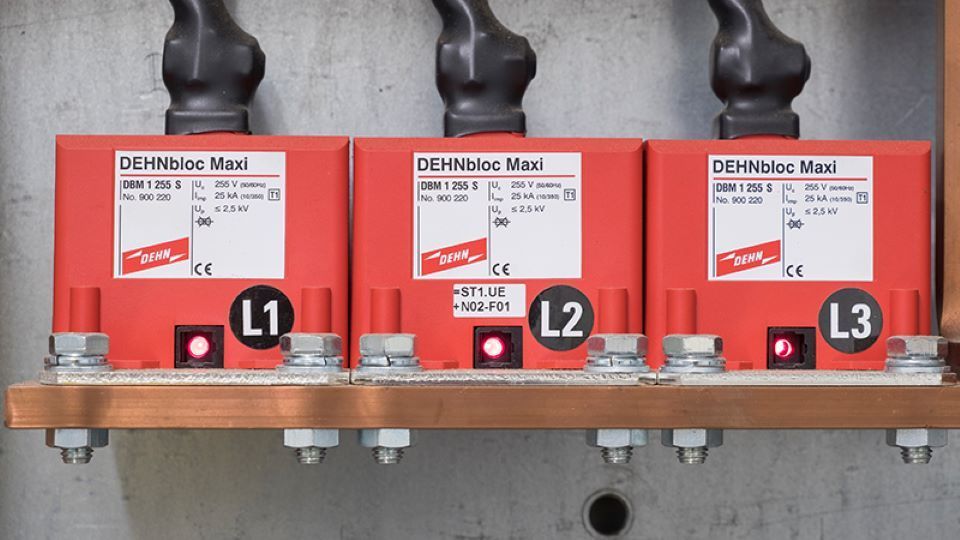 Drei rote Kästen mit den Buchstaben l1, l2 und l3 darauf